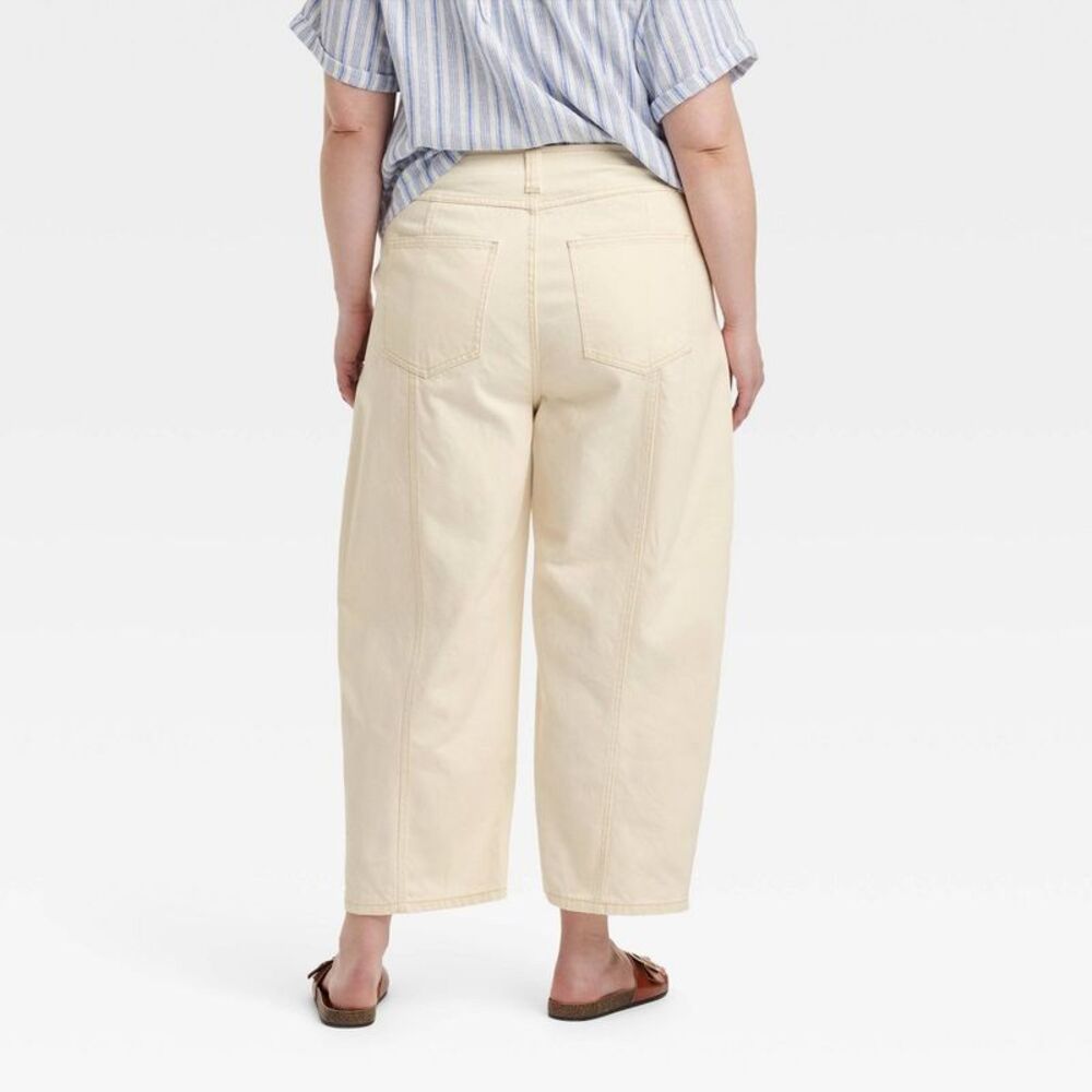 Universal Thread - Women's Mid-Rise Barrel Leg Ankle Jeans - Universa Cream - Picture 2 of 3